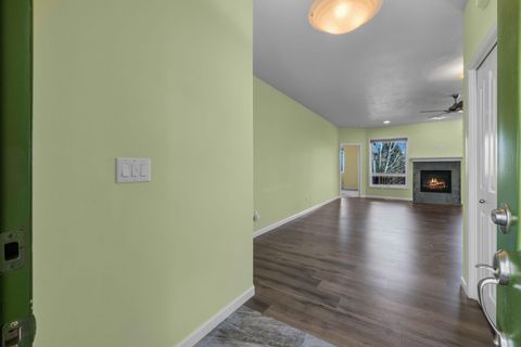 Tiny photo for 2446 SW 35th Drive, Redmond, OR 97756 (MLS # 220211977)