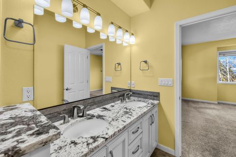 Tiny photo for 2446 SW 35th Drive, Redmond, OR 97756 (MLS # 220211977)