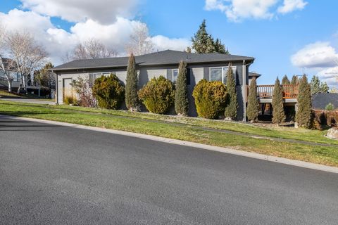 Tiny photo for 2446 SW 35th Drive, Redmond, OR 97756 (MLS # 220211977)