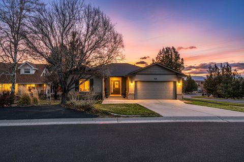 Tiny photo for 2446 SW 35th Drive, Redmond, OR 97756 (MLS # 220211977)