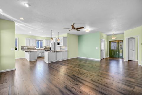 Tiny photo for 2446 SW 35th Drive, Redmond, OR 97756 (MLS # 220211977)