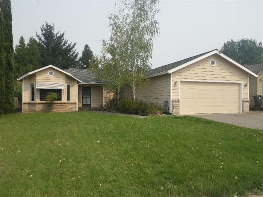 Great starter home in East Medford location. Estate Sale. Private backyard. Vacant and ready to move in to. Lone Pine School District - schools make a difference.