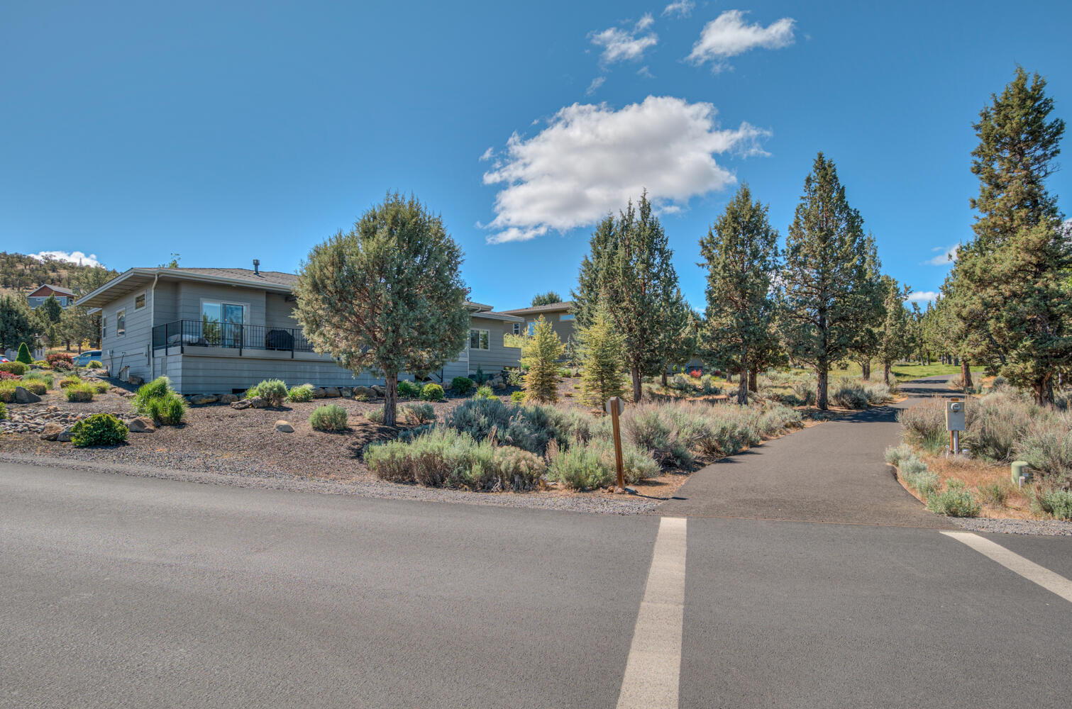 1194 Highland View Loop