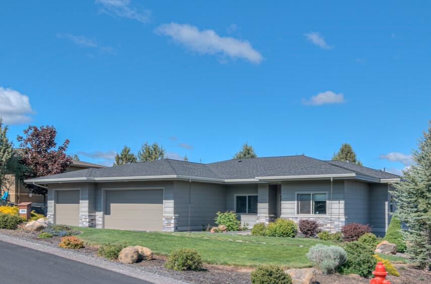 1194 Highland View Loop