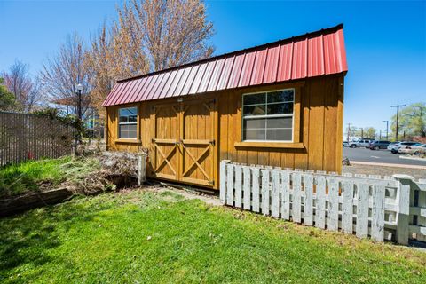 Tiny photo for 714 SW Cascade Avenue, Redmond, OR 97756 (MLS # 220220060)
