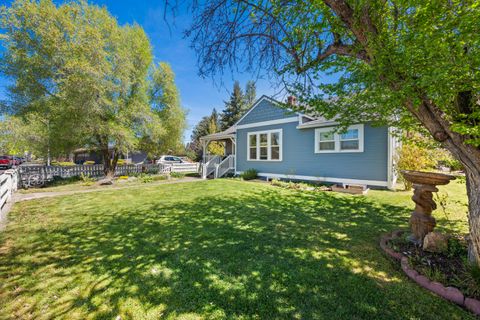 Tiny photo for 714 SW Cascade Avenue, Redmond, OR 97756 (MLS # 220220060)