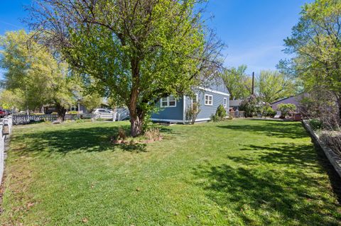 Tiny photo for 714 SW Cascade Avenue, Redmond, OR 97756 (MLS # 220220060)