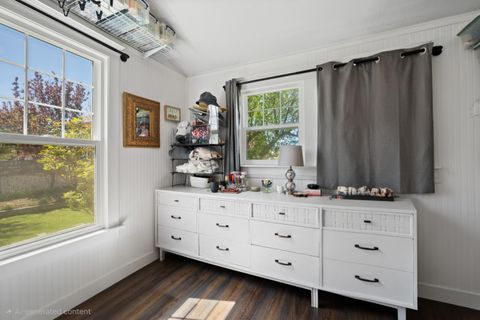 Tiny photo for 714 SW Cascade Avenue, Redmond, OR 97756 (MLS # 220220060)