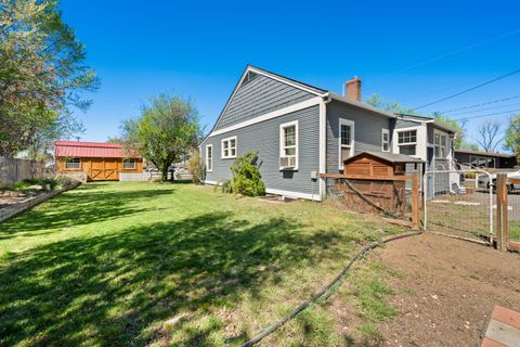 Tiny photo for 714 SW Cascade Avenue, Redmond, OR 97756 (MLS # 220220060)
