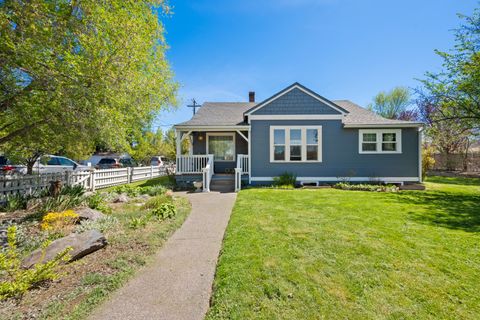 Tiny photo for 714 SW Cascade Avenue, Redmond, OR 97756 (MLS # 220220060)