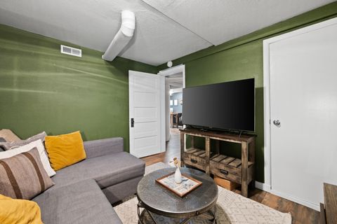 Tiny photo for 714 SW Cascade Avenue, Redmond, OR 97756 (MLS # 220220060)