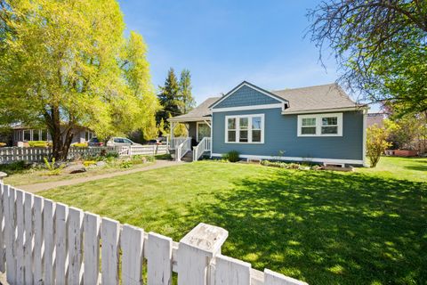 Tiny photo for 714 SW Cascade Avenue, Redmond, OR 97756 (MLS # 220220060)