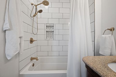 Tiny photo for 714 SW Cascade Avenue, Redmond, OR 97756 (MLS # 220220060)