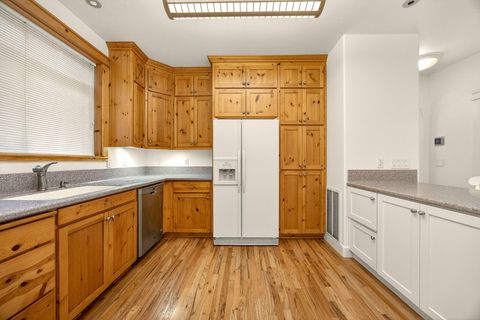 Tiny photo for 435 Granite Street, Ashland, OR 97520 (MLS # 220214850)