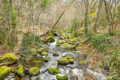 Tiny photo for 435 Granite Street, Ashland, OR 97520 (MLS # 220214850)