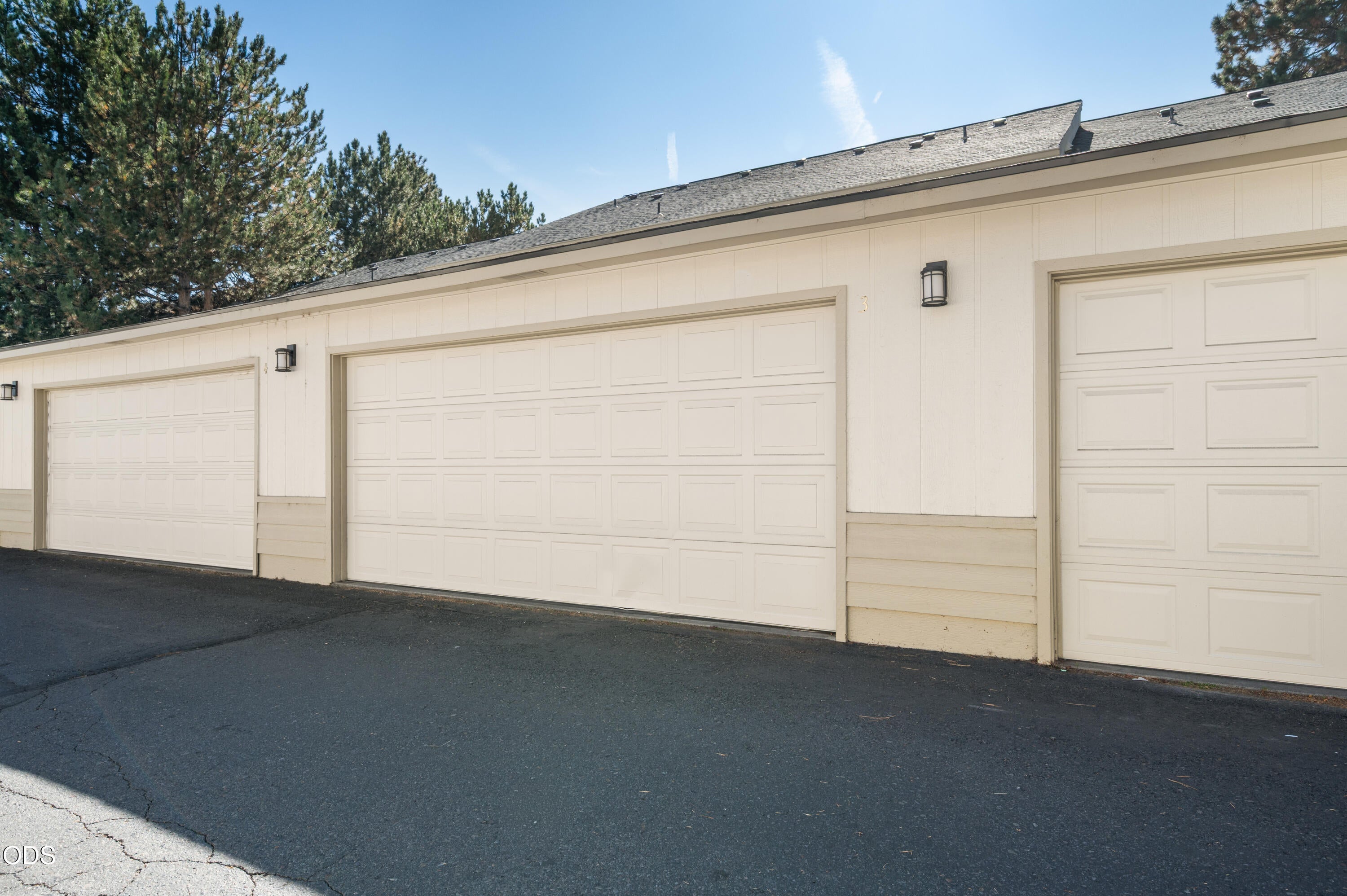 1050 NE Butler Market APT 3
