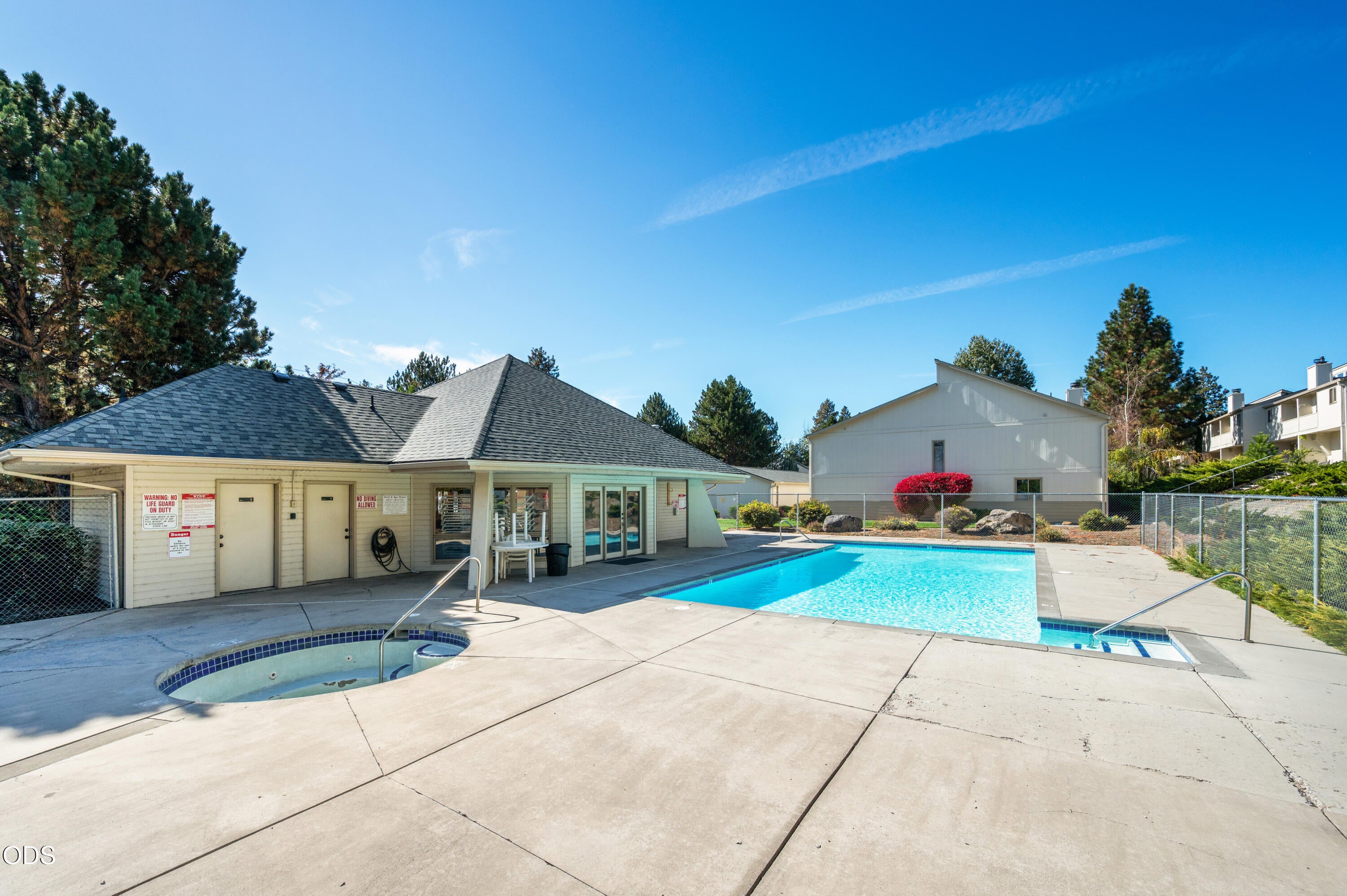 1050 NE Butler Market APT 3