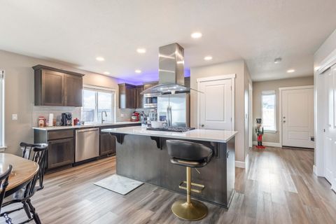 Tiny photo for 224 NW Monte Vista Avenue, Madras, OR 97741 (MLS # 220214397)