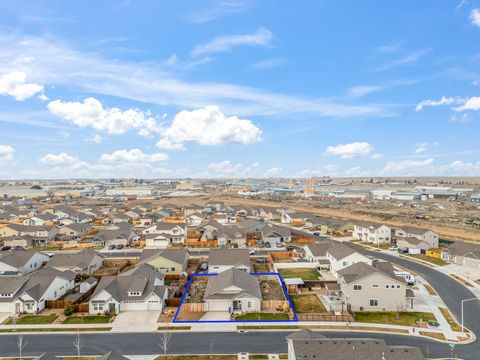 Tiny photo for 224 NW Monte Vista Avenue, Madras, OR 97741 (MLS # 220214397)