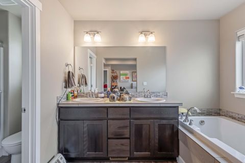 Tiny photo for 224 NW Monte Vista Avenue, Madras, OR 97741 (MLS # 220214397)