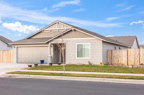 Photo of 224 NW Monte Vista Avenue, Madras, OR 97741 (MLS # 220214397)