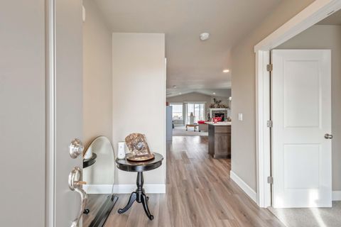 Tiny photo for 224 NW Monte Vista Avenue, Madras, OR 97741 (MLS # 220214397)