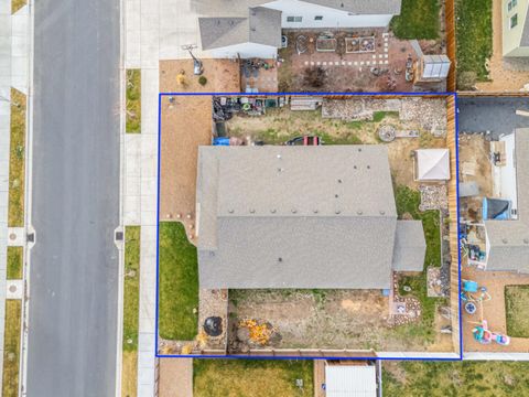 Tiny photo for 224 NW Monte Vista Avenue, Madras, OR 97741 (MLS # 220214397)