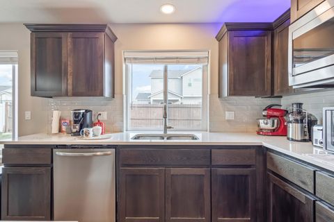 Tiny photo for 224 NW Monte Vista Avenue, Madras, OR 97741 (MLS # 220214397)