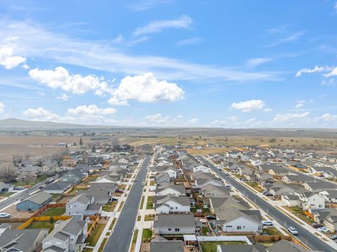 Tiny photo for 224 NW Monte Vista Avenue, Madras, OR 97741 (MLS # 220214397)