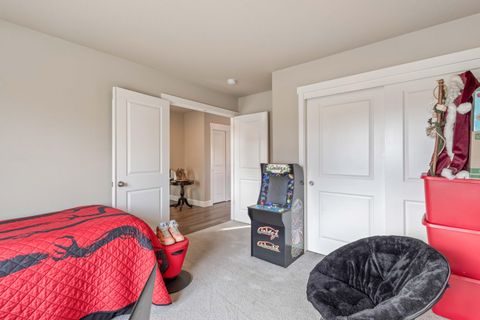 Tiny photo for 224 NW Monte Vista Avenue, Madras, OR 97741 (MLS # 220214397)