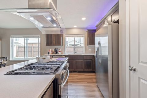 Tiny photo for 224 NW Monte Vista Avenue, Madras, OR 97741 (MLS # 220214397)