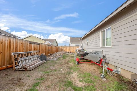Tiny photo for 224 NW Monte Vista Avenue, Madras, OR 97741 (MLS # 220214397)