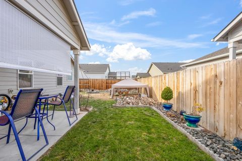 Tiny photo for 224 NW Monte Vista Avenue, Madras, OR 97741 (MLS # 220214397)