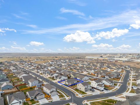 Tiny photo for 224 NW Monte Vista Avenue, Madras, OR 97741 (MLS # 220214397)