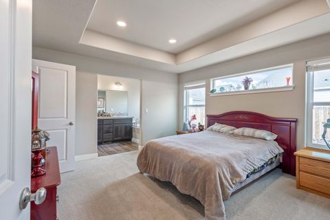 Tiny photo for 224 NW Monte Vista Avenue, Madras, OR 97741 (MLS # 220214397)