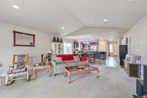 Tiny photo for 224 NW Monte Vista Avenue, Madras, OR 97741 (MLS # 220214397)