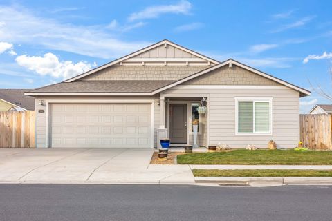 Tiny photo for 224 NW Monte Vista Avenue, Madras, OR 97741 (MLS # 220214397)