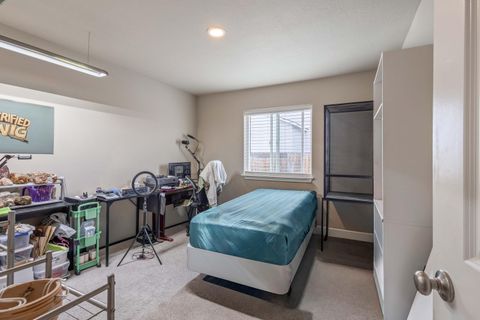 Tiny photo for 224 NW Monte Vista Avenue, Madras, OR 97741 (MLS # 220214397)