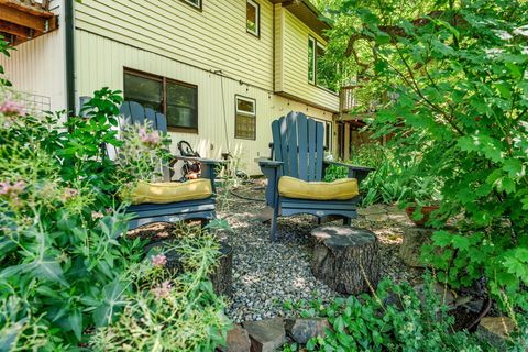 Tiny photo for 571 S Mountain Avenue, Ashland, OR 97520 (MLS # 220219278)