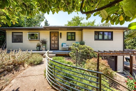 Photo of 571 S Mountain Avenue, Ashland, OR 97520 (MLS # 220219278)