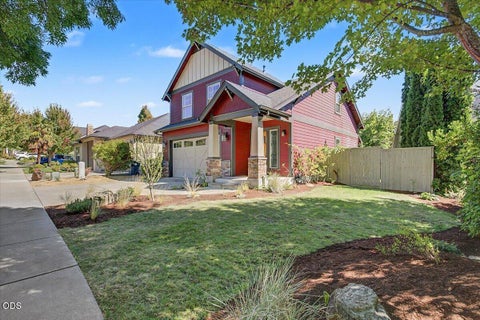 Photo of 1175 Ashford Way, Medford, OR 97504 (MLS # 220228540)
