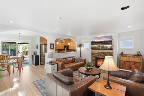 Tiny photo for 63141 Britta Street, Bend, OR 97703 (MLS # 220219513)