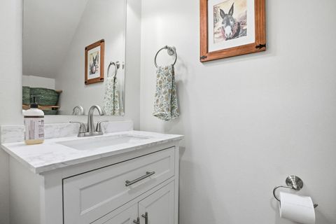 Tiny photo for 63141 Britta Street, Bend, OR 97703 (MLS # 220219513)