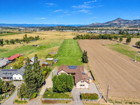 Photo of 2110 Houston Road, Phoenix, OR 97535 (MLS # 220229180)
