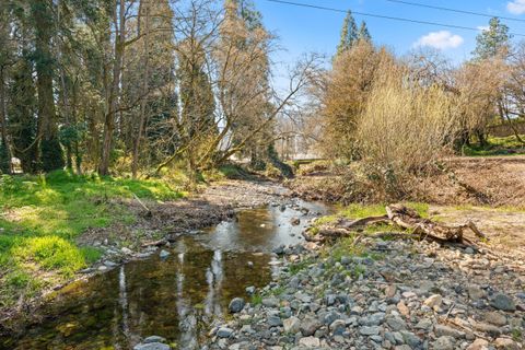 Tiny photo for 151 Kubli Road, Grants Pass, OR 97527 (MLS # 220217103)