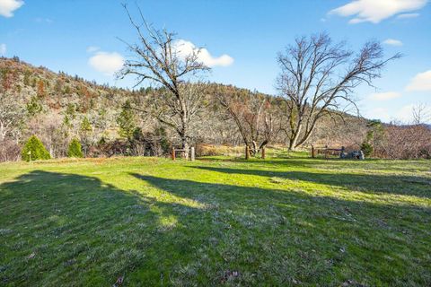 Tiny photo for 7555 E Antelope Road, Eagle Point, OR 97524 (MLS # 220213960)
