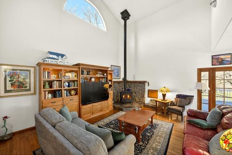 Tiny photo for 7555 E Antelope Road, Eagle Point, OR 97524 (MLS # 220213960)