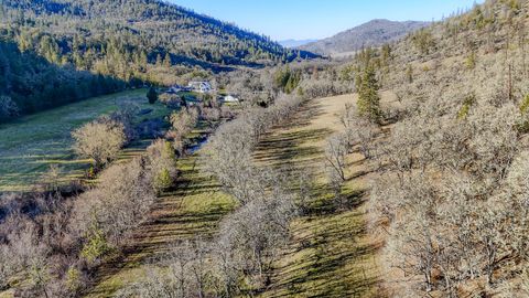 Tiny photo for 7555 E Antelope Road, Eagle Point, OR 97524 (MLS # 220213960)