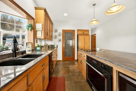 Tiny photo for 7555 E Antelope Road, Eagle Point, OR 97524 (MLS # 220213960)