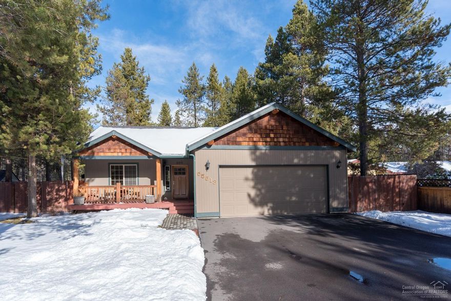 This is a Turn-key High End Home on a safe and sound street! Bring family and animals. Convenient floorplan, valulted ceilings, new appliances, new flooring, ultility room off garage. Access to hot tub off master...and so much more! Storage building (10 X 12) with electric, landscaped, paved driveway and sprinkler.